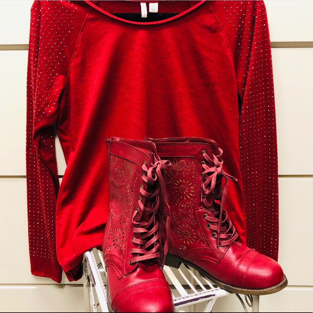M “ CATO  dark-red top mini rivet studs on sleeves